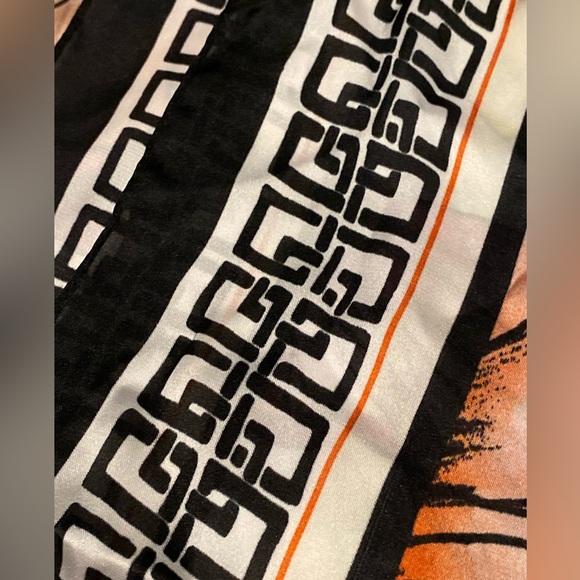 Floral silky scarf - Picture 3 of 4